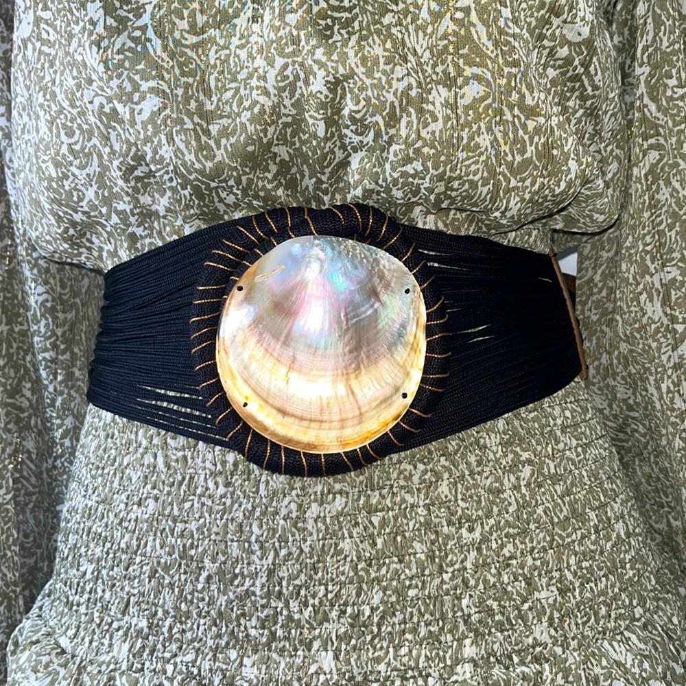 beautiful belt from the 90s size small